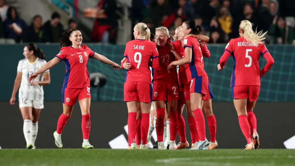 Norway reach Women's World Cup knockout stage with 6-0 win over Philippines