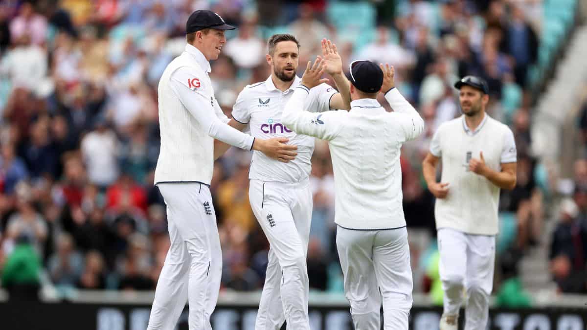 Ashes: Chris Woakes removes David Warner off Jaffa as England break opening stand - WATCH Ashes: Chris Woakes removes David Warner off Jaffa as England break opening stand - WATCH