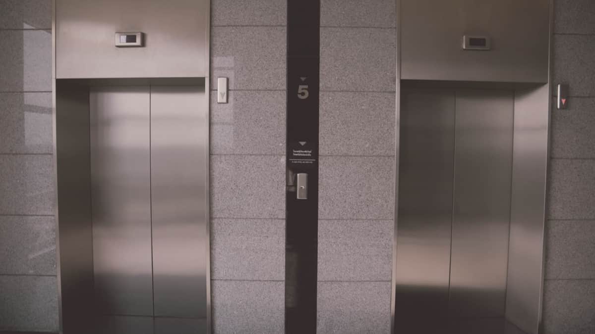 Postwoman dies after getting stuck in lift for three days Postwoman dies after getting stuck in lift for three days