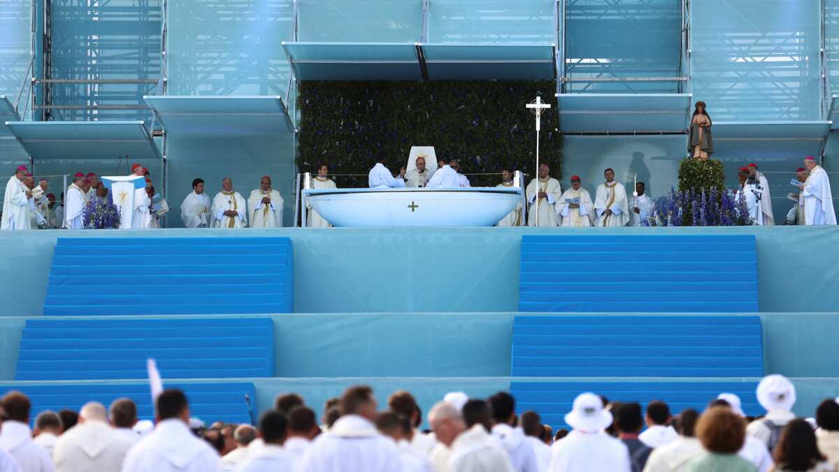 Will the Pope meet sexual abuse victims?