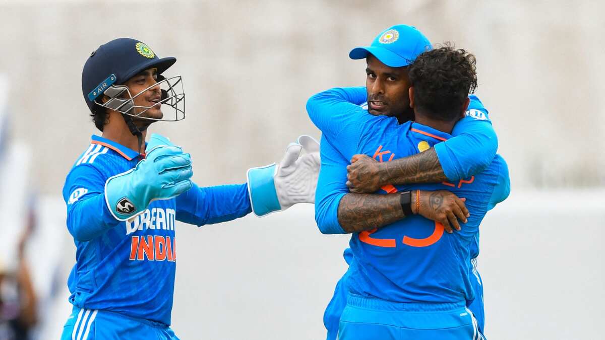 Former Pak skipper backs Shikhar Dhawan to make ODI comeback as India 'aren't playing spinners well' Former Pak skipper backs Shikhar Dhawan to make ODI comeback as India 'aren't playing spinners well'