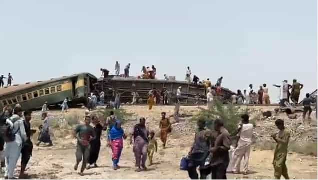 Pakistan train derailment: Death toll climbs to 30, over 80 injured Pakistan train derailment: Death toll climbs to 30, over 80 injured