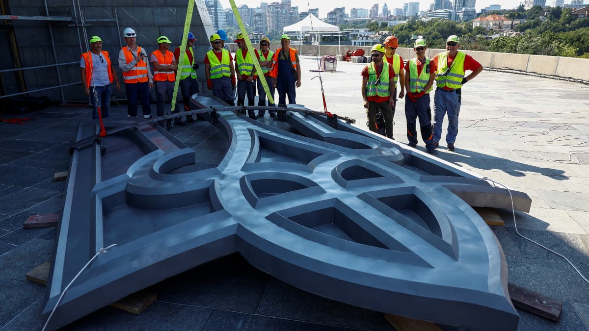 From Soviet Union's coat of arms to Ukraine's national trident