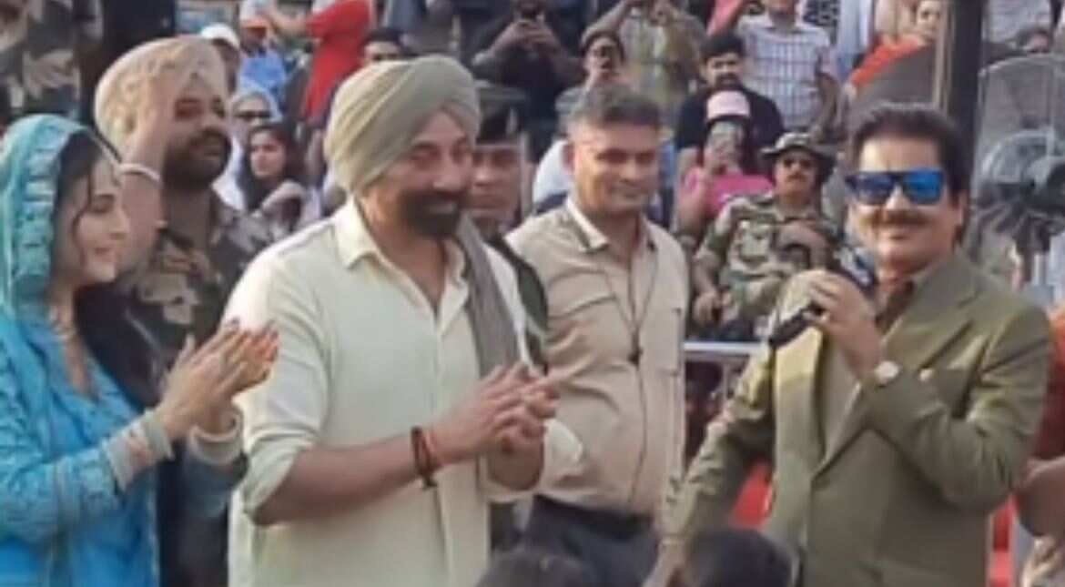 Watch: Sunny Deol, Ameesha Patel spotted at Attari-Wagah border ahead of Gadar 2 release Watch: Sunny Deol, Ameesha Patel spotted at Attari-Wagah border ahead of Gadar 2 release