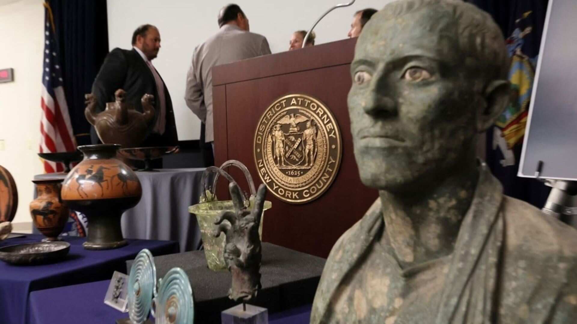 New York returns stolen artefacts worth $3.5mn to Italy in effort to combat illicit art trade New York returns stolen artefacts worth $3.5mn to Italy in effort to combat illicit art trade
