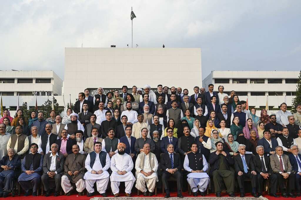 Pakistan PM Shehbaz Sharif's coalition govt dissolves, President Alvi gives nod Pakistan PM Shehbaz Sharif's coalition govt dissolves, President Alvi gives nod