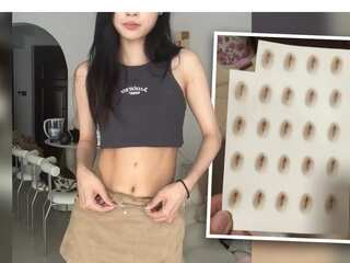 What is the 'two-navel' trend in China that is raising body image concerns?