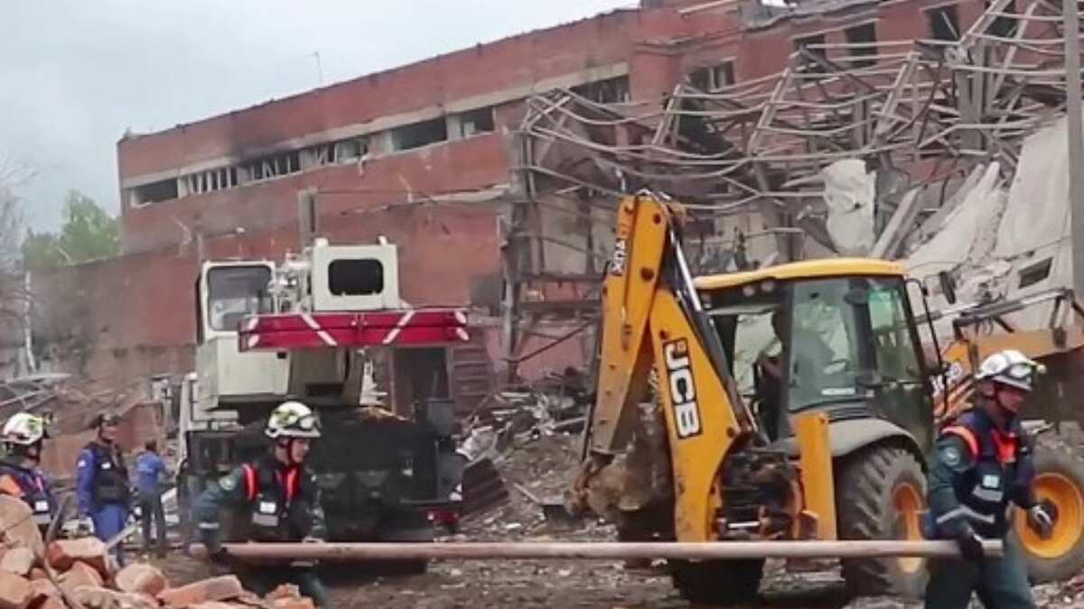 Two dead after shelling in Russian border region; northeast Ukraine town urges evacuations Two dead after shelling in Russian border region; northeast Ukraine town urges evacuations