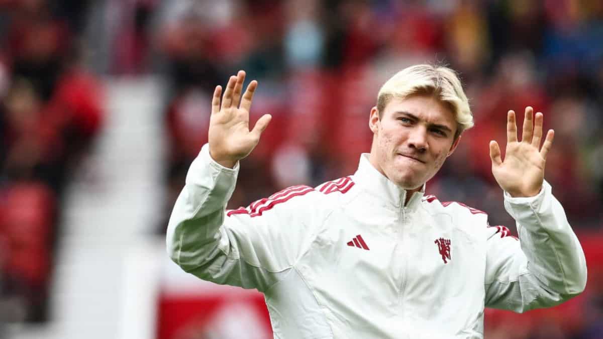 Manchester United's latest signing Rasmus Hojlund out of season opener due to stress fracture: Ten Hag