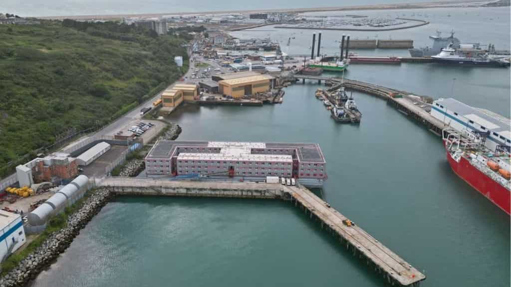 Tory ministers slam UK Home Office amid weeks-long barge shutdown due to Legionella bacteria