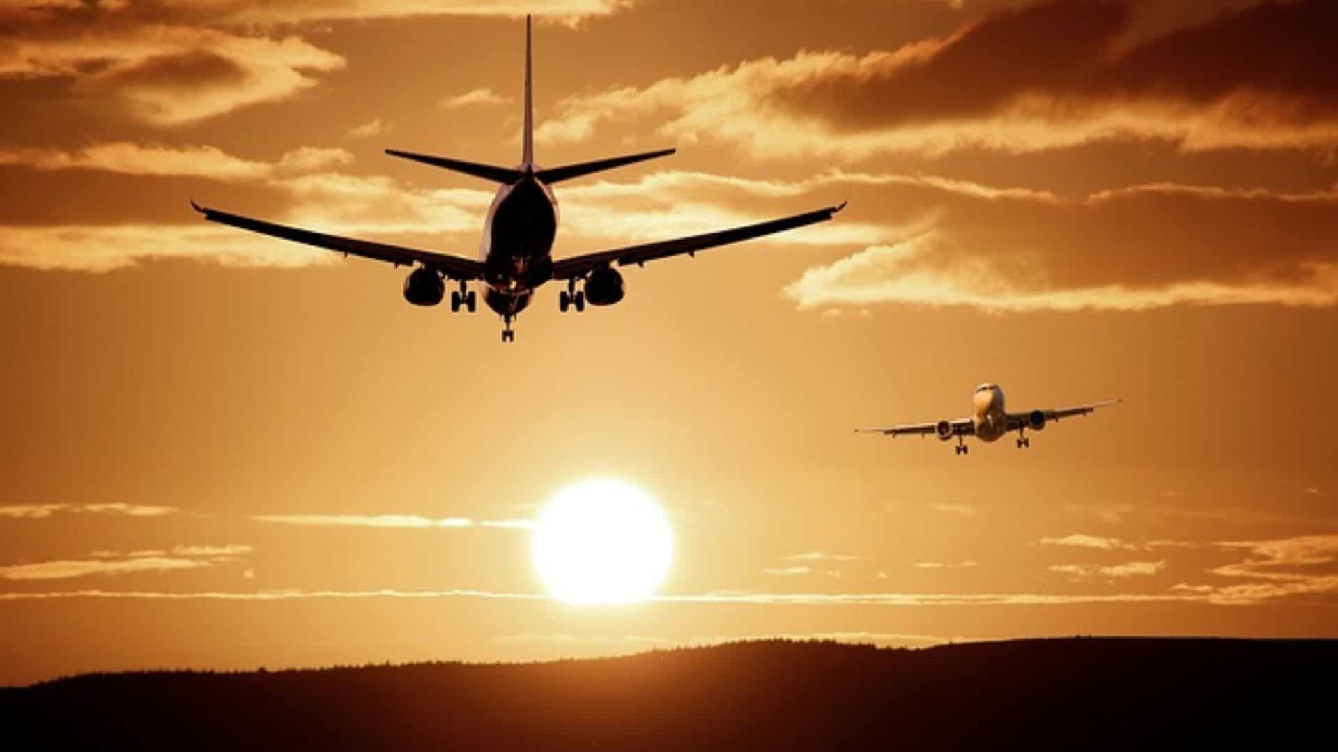US plane's heart-stopping 15,000-foot drop in just 3 minutes leaves passengers terrified US plane's heart-stopping 15,000-foot drop in just 3 minutes leaves passengers terrified