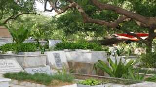 Pak police nab man from graveyard for murdering his American wife