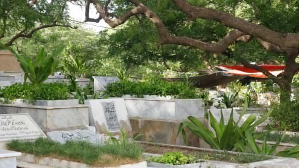 Pak police nab man from graveyard for murdering his American wife