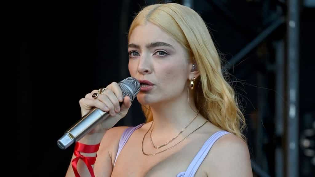 Lorde surprises fans with 2 new songs 'Silver Moon', 'Invisible Ink' during Cornwall concert | Watch