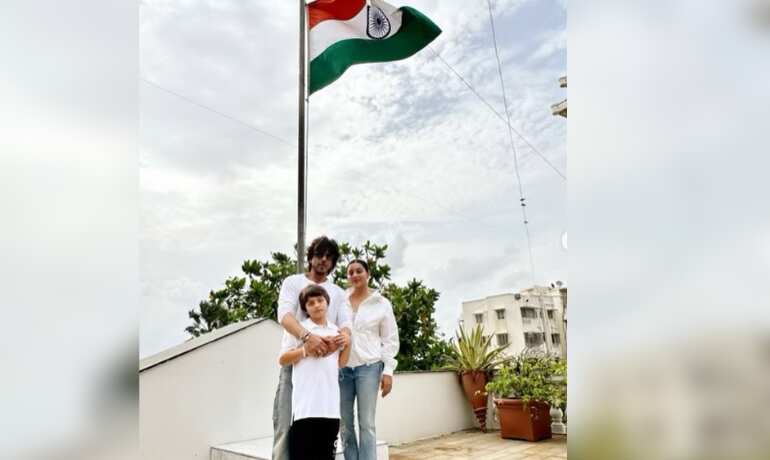 Independence Day 2023: Shah Rukh Khan, Gauri hoist Tricolour with Abram at Mannat Independence Day 2023: Shah Rukh Khan, Gauri hoist Tricolour with Abram at Mannat