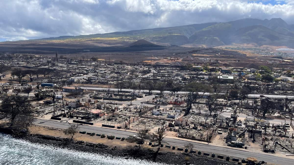 A picture taken from space shows just how massive the Hawaii wildfires are A picture taken from space shows just how massive the Hawaii wildfires are