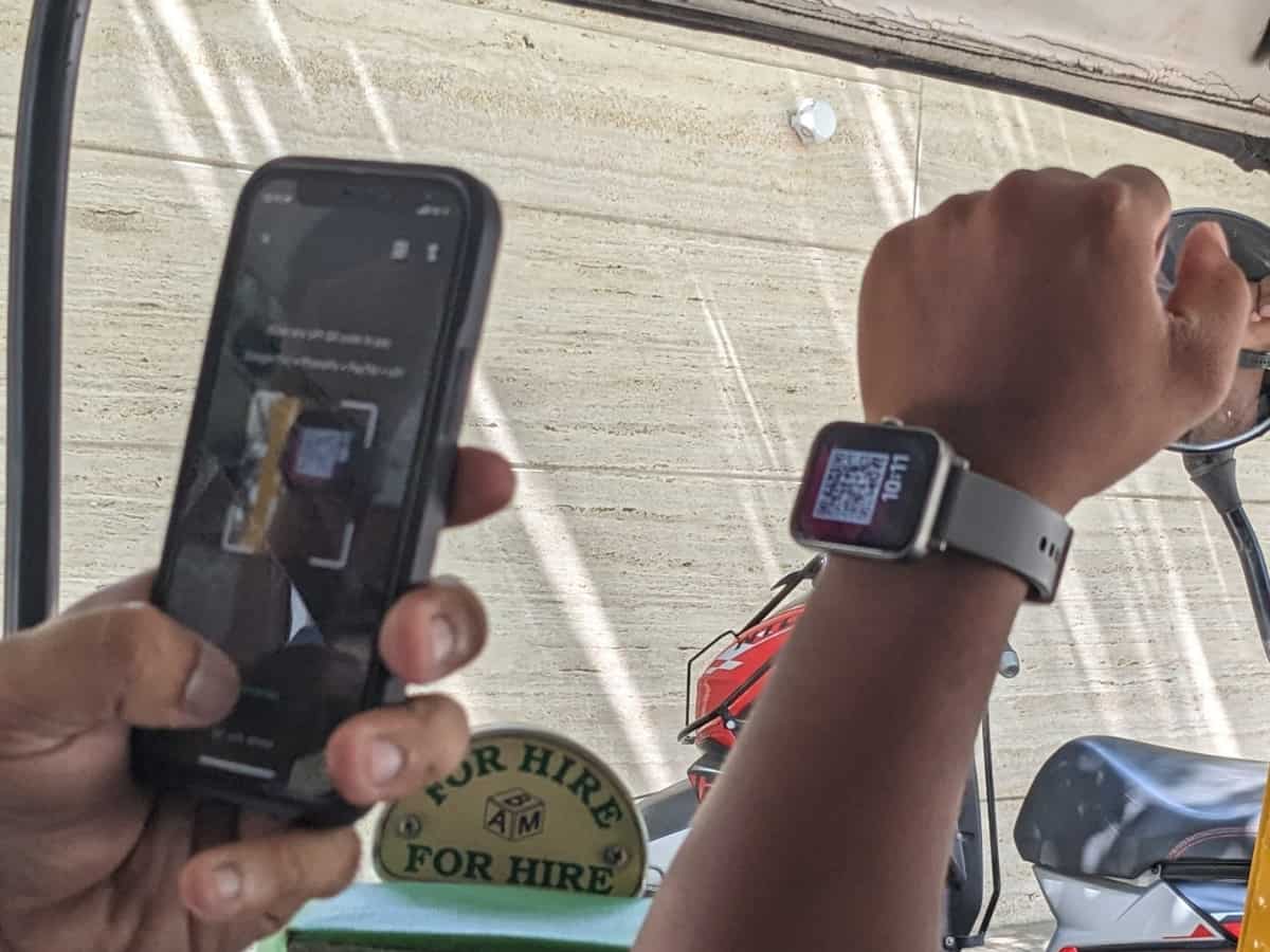 India: Bengaluru's tech-savvy auto driver is going viral as he flips smartwatch for QR code payment India: Bengaluru's tech-savvy auto driver is going viral as he flips smartwatch for QR code payment