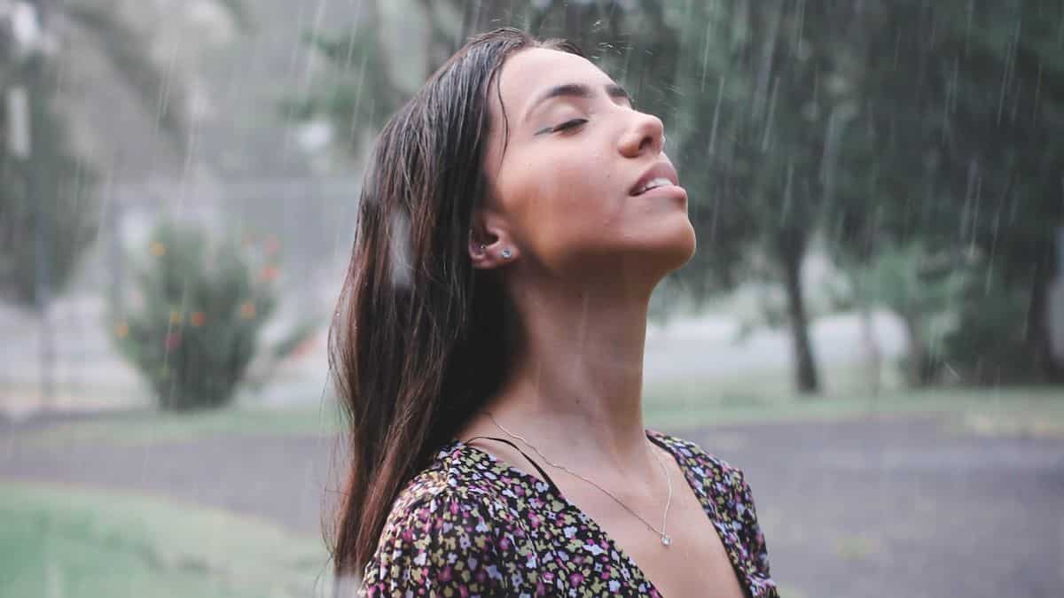 Battling acne and frizz: Managing common skin and hair issues during monsoon
