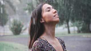 Battling acne and frizz: Managing common skin and hair issues during monsoon