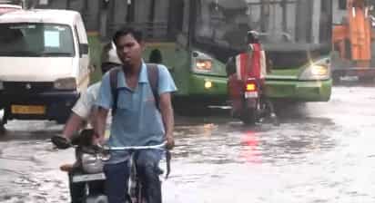 India: Rain lashes parts of Delhi, IMD issues orange alert