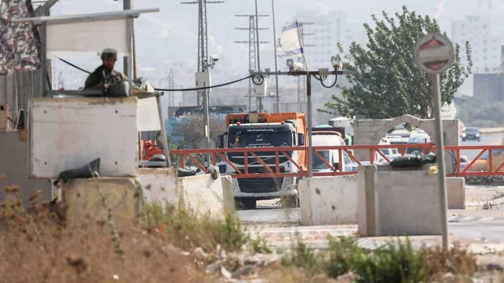 West Bank shooting attack kills 2 Israeli civilians, confirms army