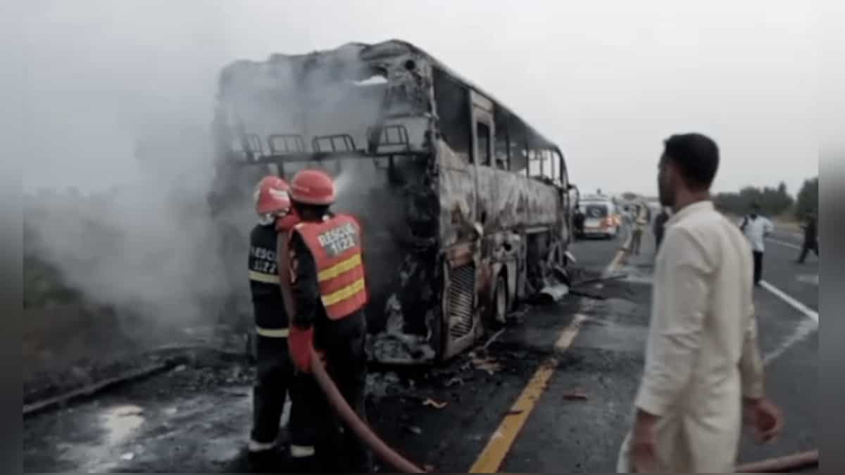 Pakistan: At least 16 dead, 11 injured as bus collides with truck, catches fire
