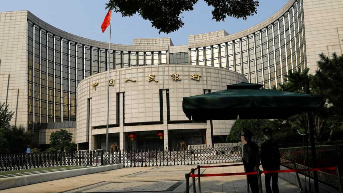 China slashes key benchmark lending rates to revive sluggish economy China slashes key benchmark lending rates to revive sluggish economy