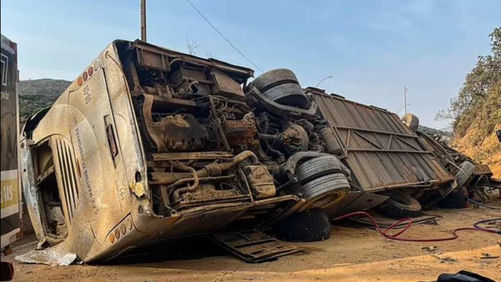 Bus carrying 43 Corinthians fans crashes in Brazil; seven dead, 36 injured