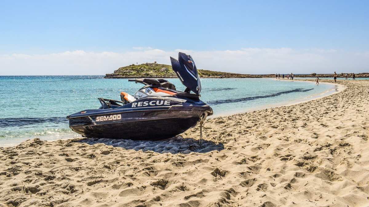 South Korean coastguard arrests man who arrived by jet ski from China South Korean coastguard arrests man who arrived by jet ski from China
