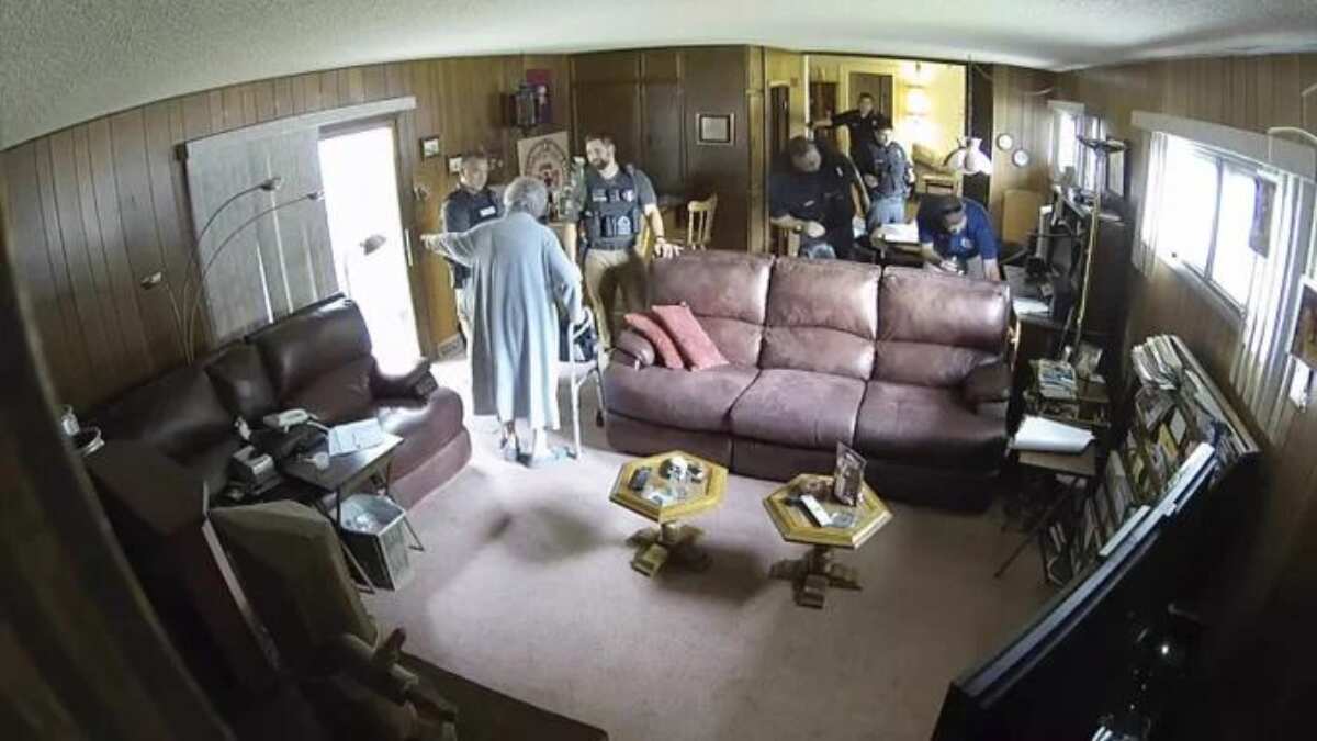 Video: Kansas newspaper publisher's 98-year-old mother shouts 'Get out of my house!' amid raid Video: Kansas newspaper publisher's 98-year-old mother shouts 'Get out of my house!' amid raid