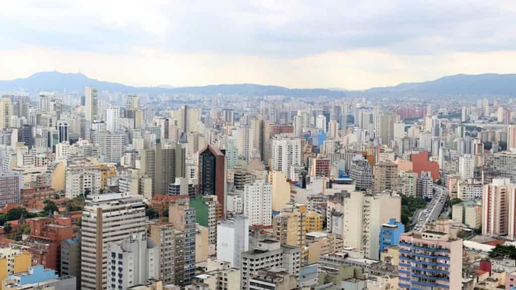 Heat wave hits Brazil in middle of winter