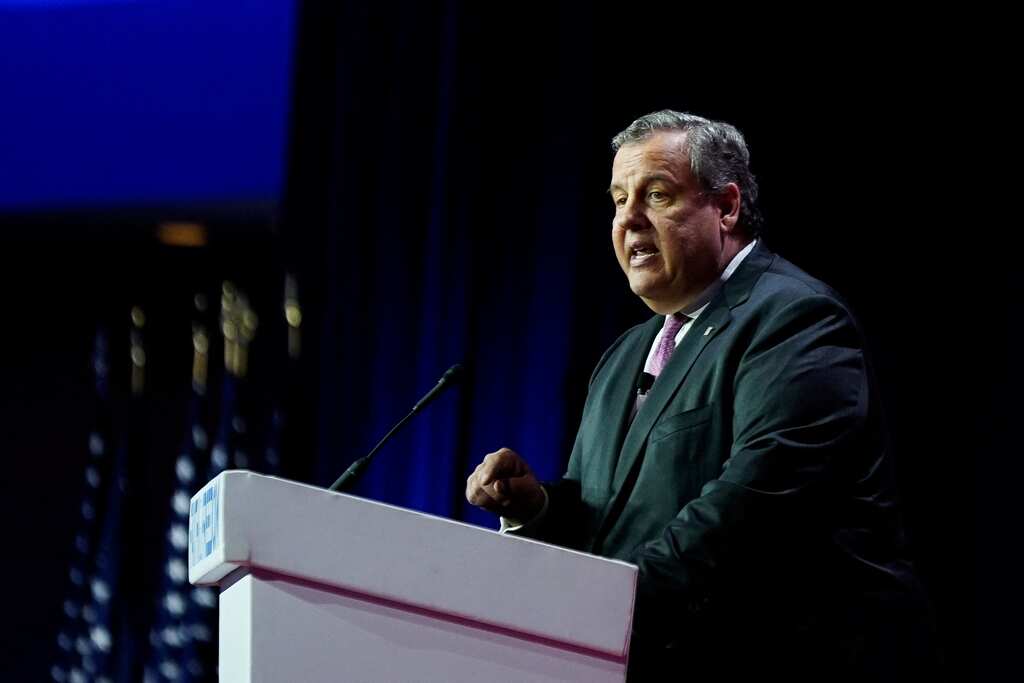 'I get the UFO question?' An amused Chris Christie promises to 'stand for truth' in Republican debate