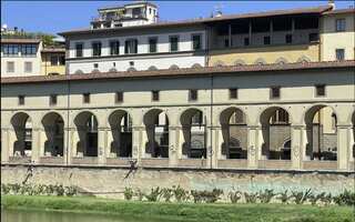 Italy: Two German tourists suspected of defacing exterior columns of Vasari Corridor