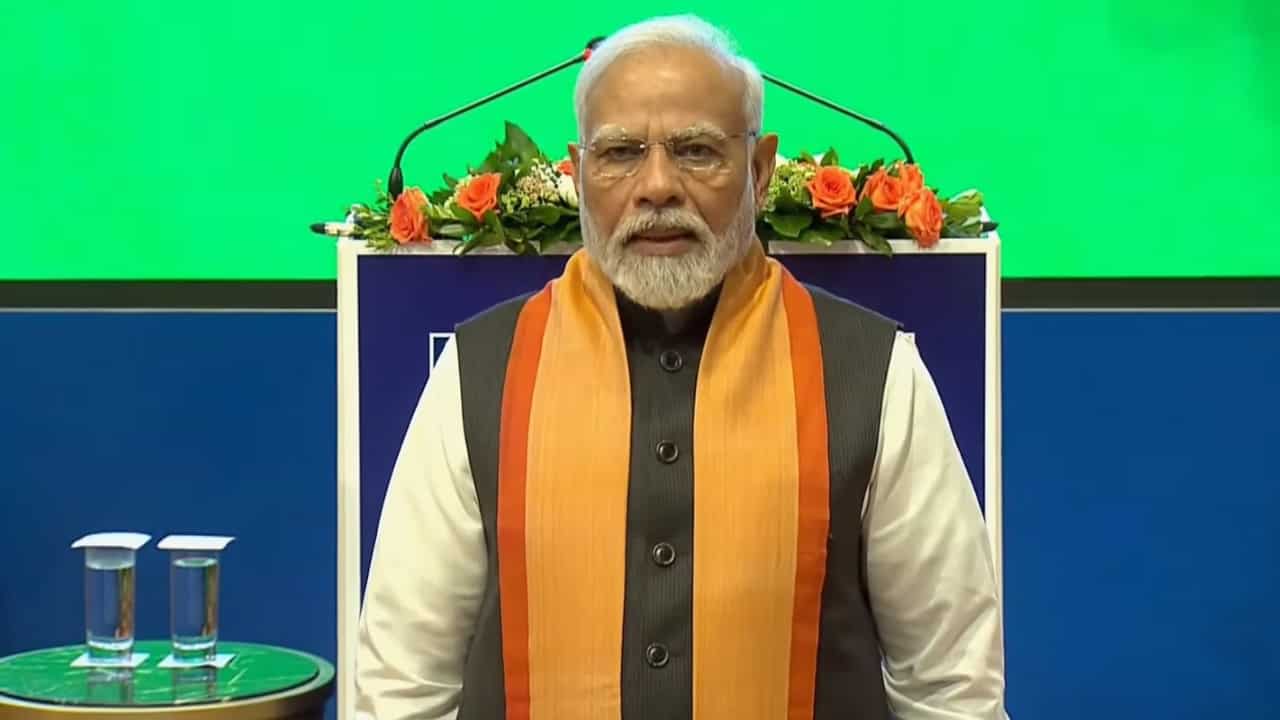 I congratulate you for success of Chandrayaan-3, says PM Modi in address to Indian diaspora in Greece I congratulate you for success of Chandrayaan-3, says PM Modi in address to Indian diaspora in Greece
