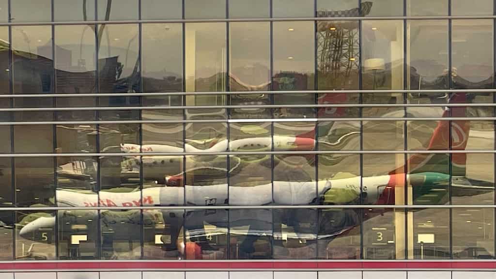 Kenyan minister issues ‘rare’ apology after blackout plunges main airport terminal into darkness