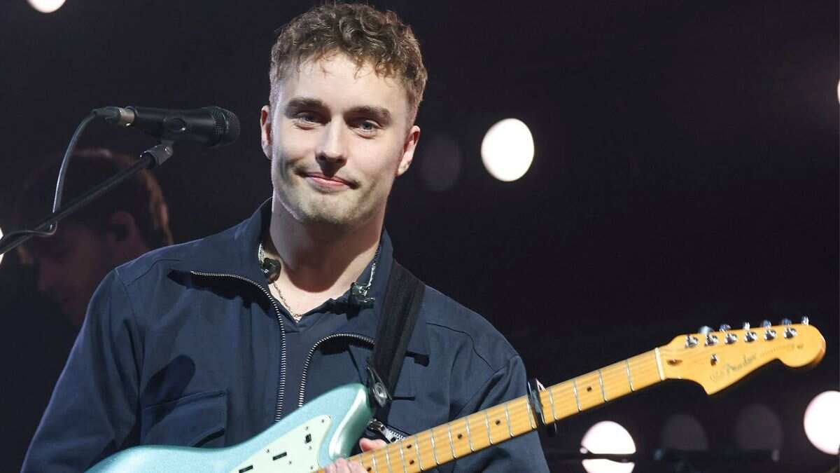 Sam Fender forced to stop several times at Leeds Music Festival due to medical emergencies Sam Fender forced to stop several times at Leeds Music Festival due to medical emergencies