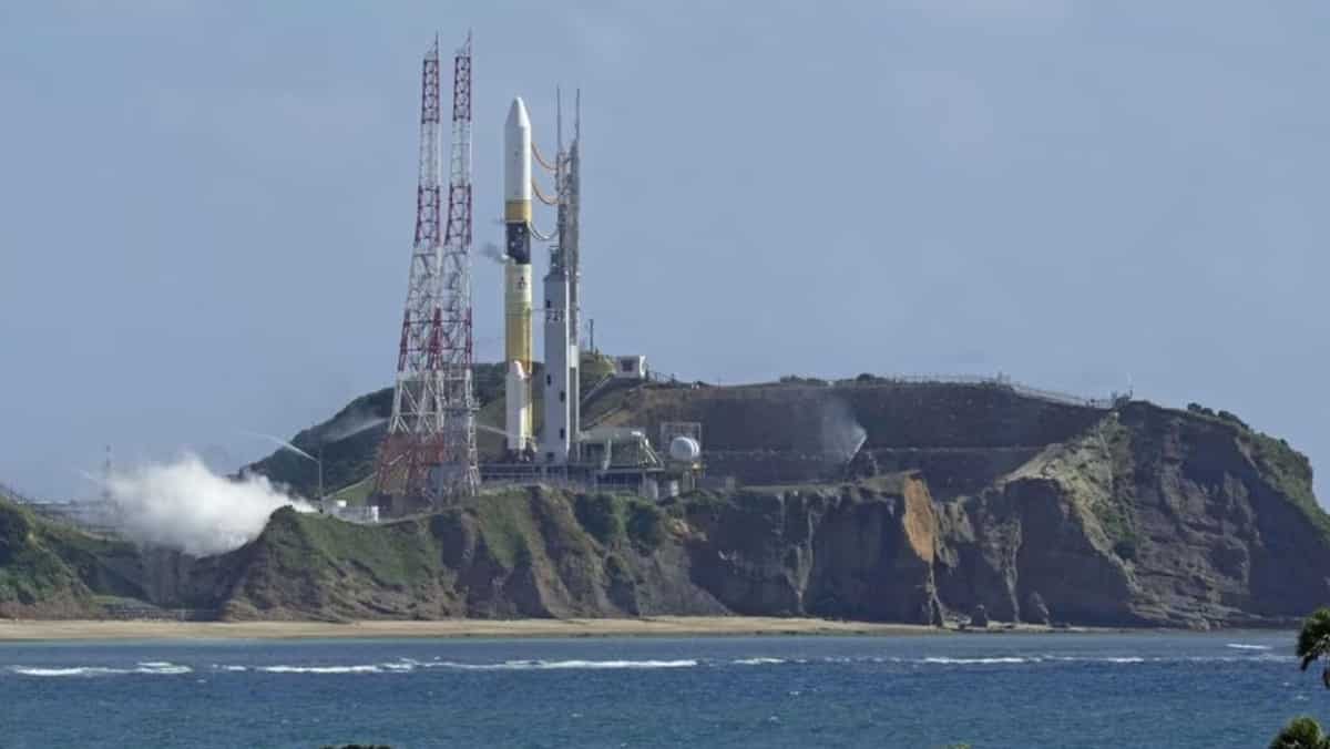 Japan postpones 'Moon Sniper' mission due to wind conditions