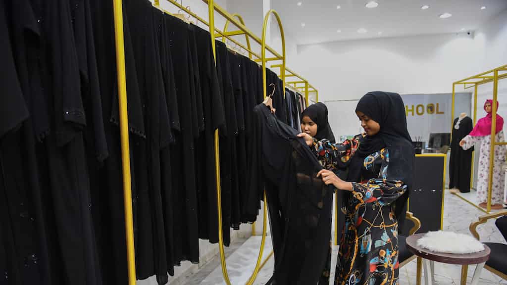 French authorities to ban wearing abayas in schools