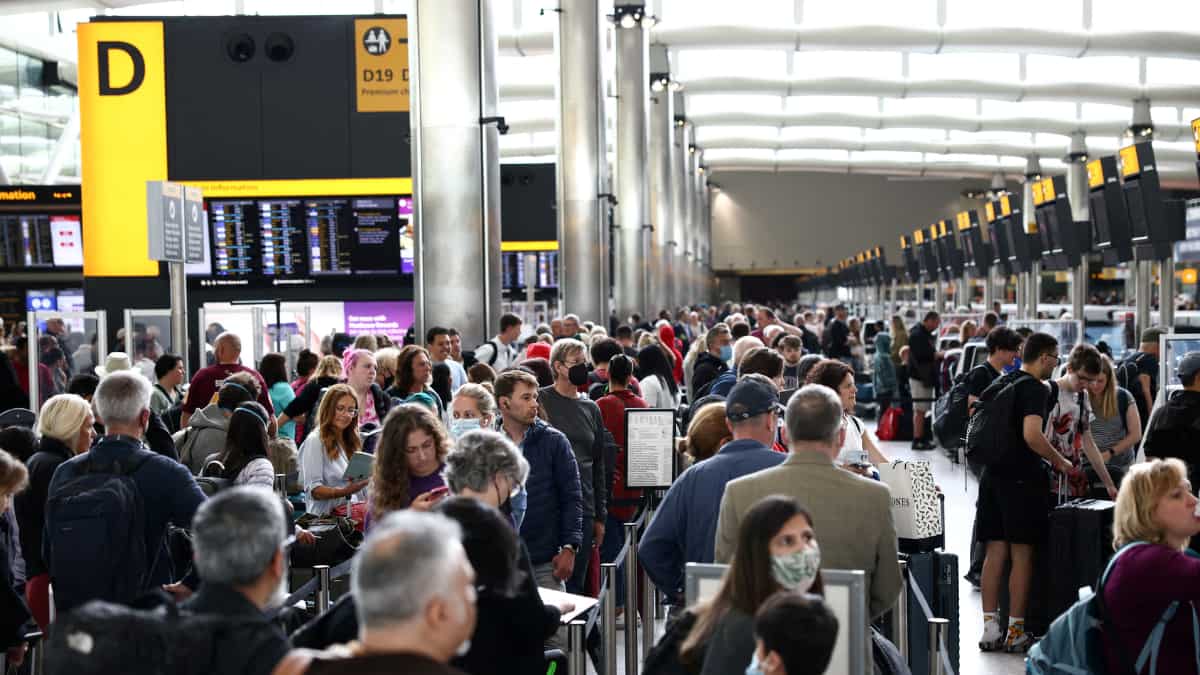 UK airspace shuts down after breakdown of air traffic control system