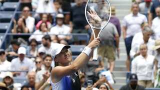 Swiatek off the mark as Djokovic eyes No.1 and Thiem wins in straight sets at US Open