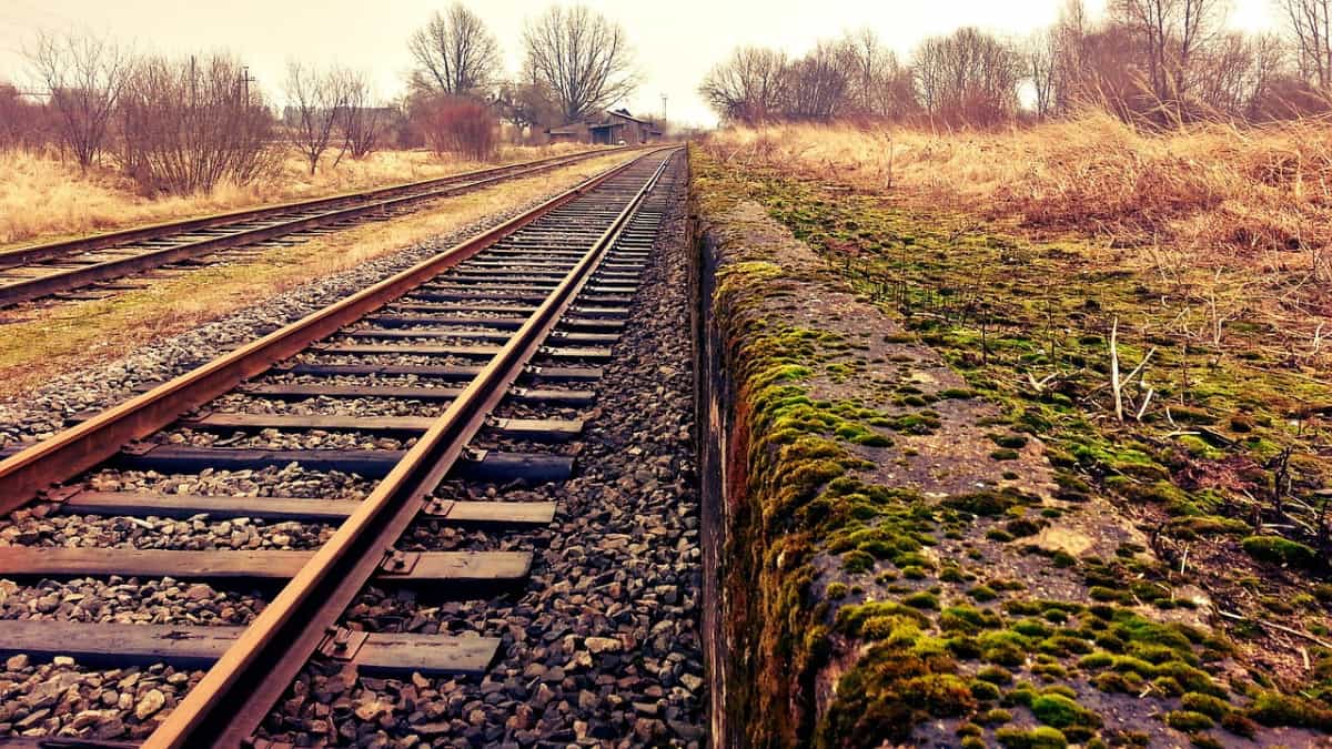 Speeding train kills 5 railway track maintenance workers near Turin in north Italy Speeding train kills 5 railway track maintenance workers near Turin in north Italy