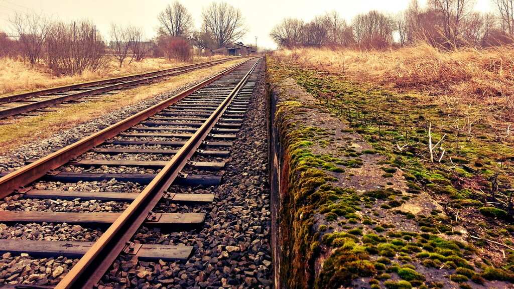 Speeding train kills 5 railway track maintenance workers near Turin in north Italy