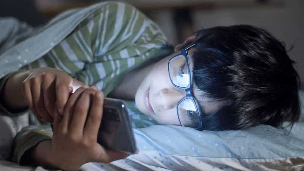 High screen time, lack of exercise linked to increased heart attack risk in kids! Doctor answers key questions