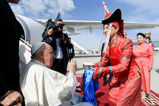 Pope Francis begins low-key visit to Catholics in Buddhist Mongolia