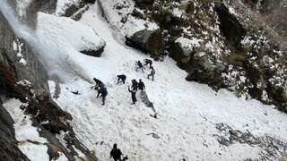 Global heating worsening the dangers of high-altitude mountaineering, warn experts