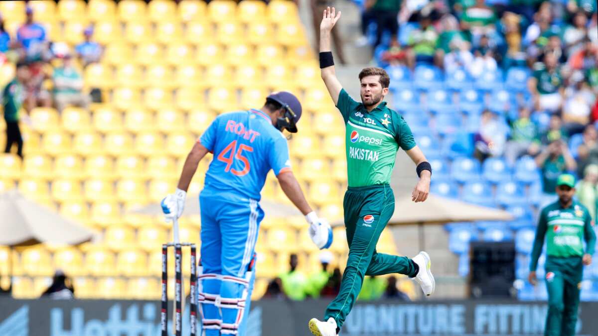 Asia Cup: Pakistan pacer Shaheen Afridi stuns India with wickets of Rohit Sharma, Virat Kohli - WATCH Asia Cup: Pakistan pacer Shaheen Afridi stuns India with wickets of Rohit Sharma, Virat Kohli - WATCH