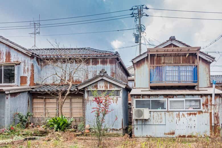 Every seventh house in Japan is abandoned, now foreigners are buying them Every seventh house in Japan is abandoned, now foreigners are buying them