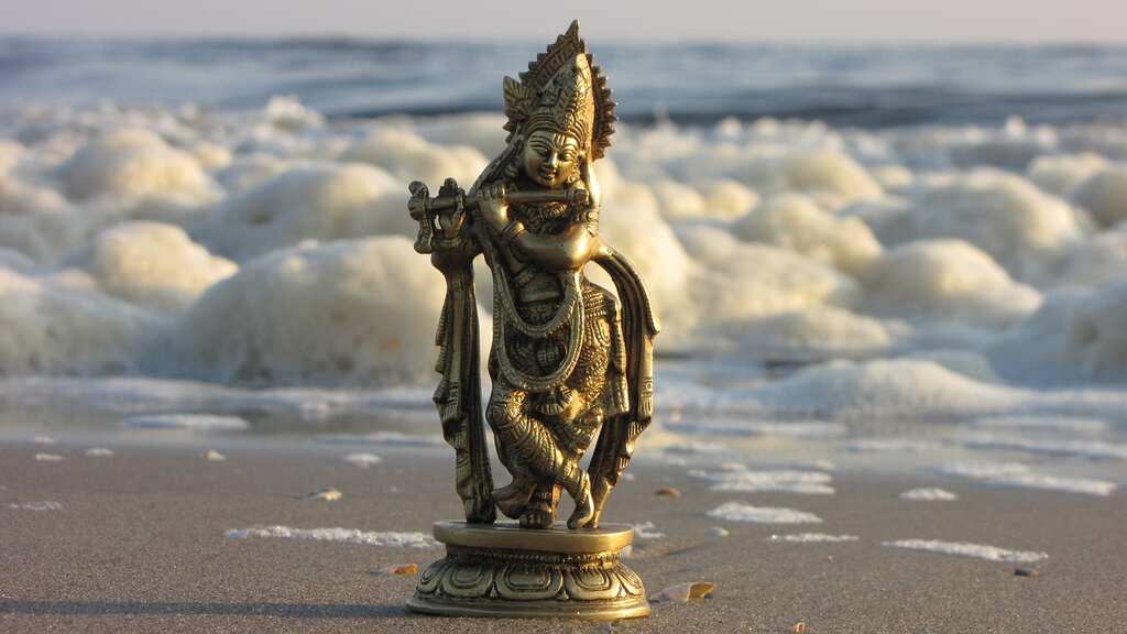 Krishna Janmashtami 2023: Check day, date, time, quotes and wishes to send to your loved ones