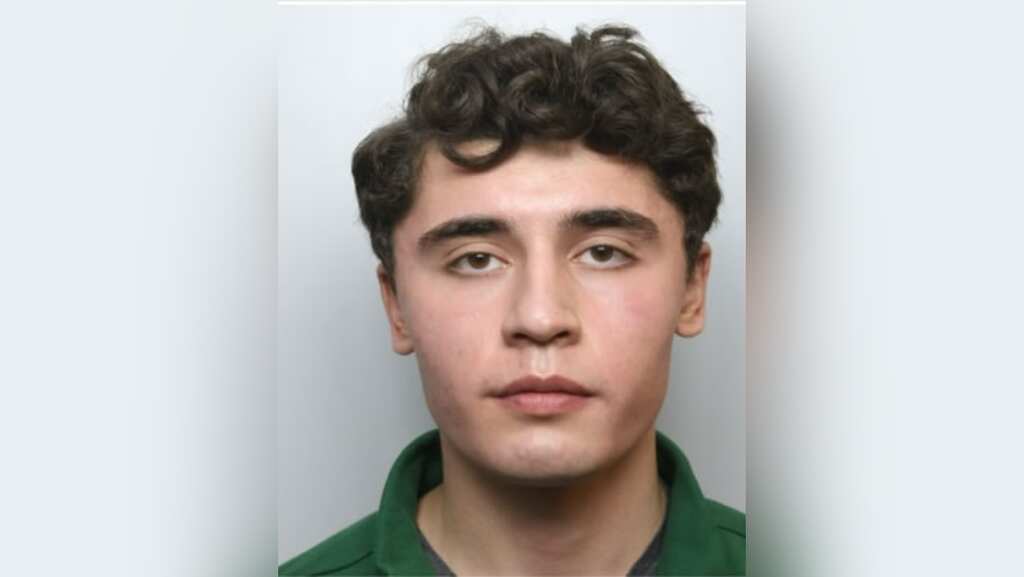 UK: Ex-soldier, awaiting trial for terrorism offences, escapes prison; manhunt on