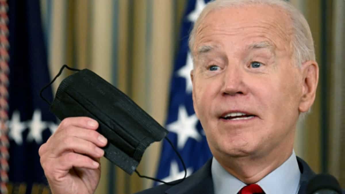Joe Biden flouts COVID-19 guidelines, laughs off wearing masks despite exposure to virus Joe Biden flouts COVID-19 guidelines, laughs off wearing masks despite exposure to virus